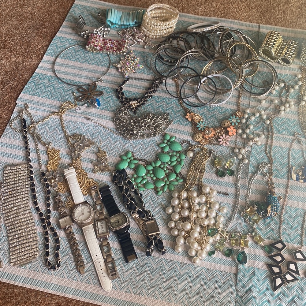 Lot of jewelry!   Over 50+ items!